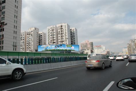 上海闵行区沪闵高架冠生园路喷绘广告牌-户外专题新闻-媒体资源网资讯频道
