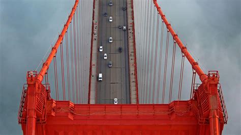 近代桥梁工程的奇迹-近代桥梁工程的奇迹 旧金山金门大桥鸟瞰图，美国加利福尼亚州 (© Alex Menendez/Aurora Photos ...