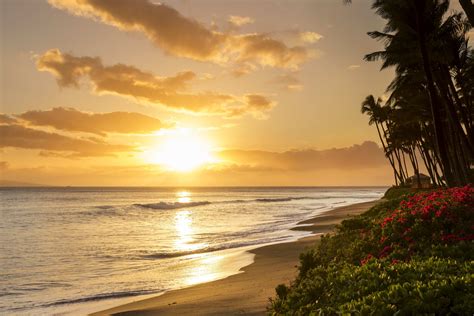 7 Pretty Little Beach Towns In Hawaii To Discover