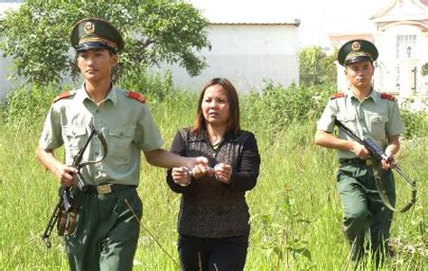 中缅边境奇观：万人排队自首回国，每天限额150人！昔日的犯罪天堂，怎么了？|缅甸_新浪新闻