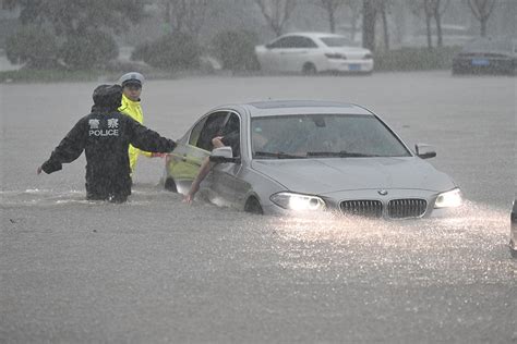 河南雨情丨开封市区遭遇大雨淹城，公交停运、高速关闭-大河新闻