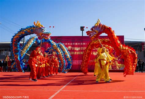 意大利华侨华人举行舞龙舞狮表演庆祝春节_凤凰网视频_凤凰网