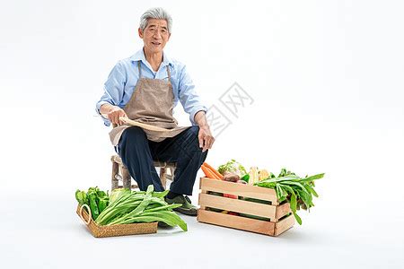 男性果农在线上卖蔬菜水果高清图片下载-正版图片502490861-摄图网