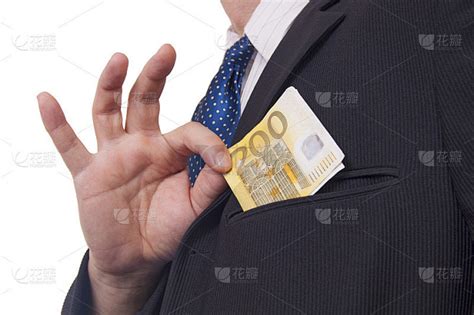 商人从口袋里掏出钱包高清图片下载-正版图片503114155-摄图网
