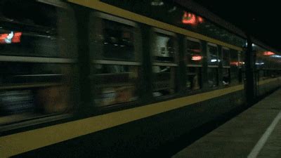 火车特写镜头绿色红和白色火车古董老式火车机老蒸汽黑色高清图片下载-正版图片505822378-摄图网