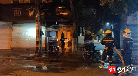 陕西南路一门面店突发火情，火灾已扑灭，无人员伤亡