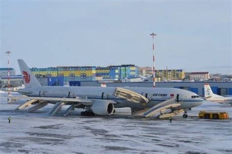 国航航班备降俄罗斯，为空姐的职业精神打call_国际新闻_百战网