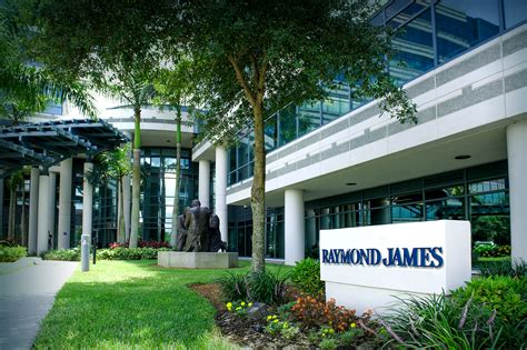 Raymond James adds $400M bank team to its financial institutions ...