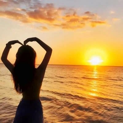 甜美女生头像夕阳