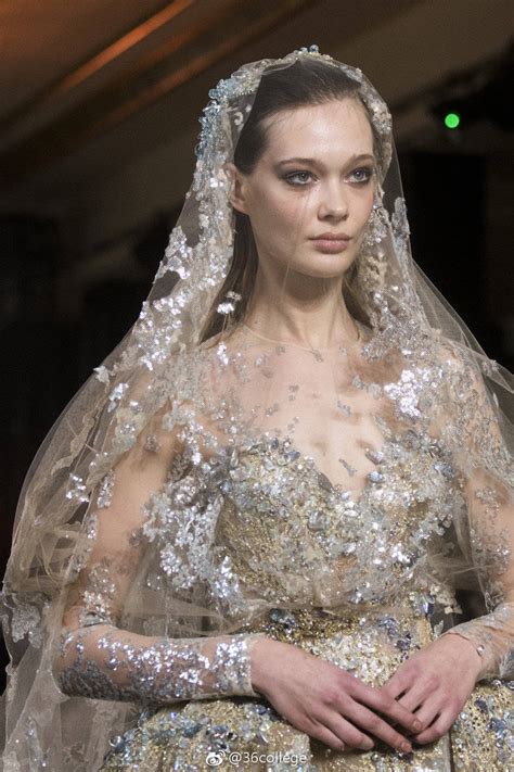 Elie Saab SS 2019 Couture ，仙女们，怎么形容一件衣服好看|仙女|衣服_新浪新闻