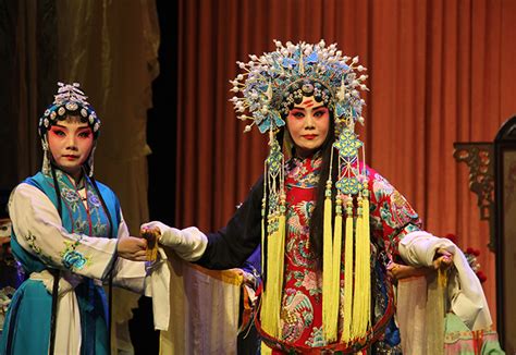 河南豫剧院青年团赴新疆慰问演出受欢迎-河南文化网