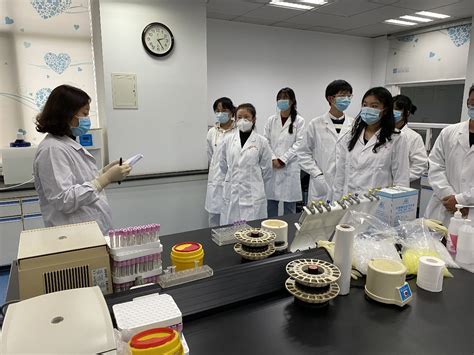 南京医科大学第一附属医院为2020级临床药学专业新生带来别开生面的实训课程