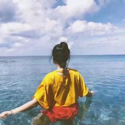 甜美女生背部头像