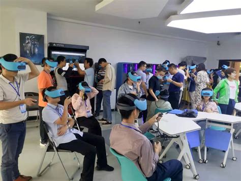 2020年广西职业院校素质提高计划培训班学员体验VR（虚拟现实）技术公开课-广西科技大学-职业教育师资培养培训基地