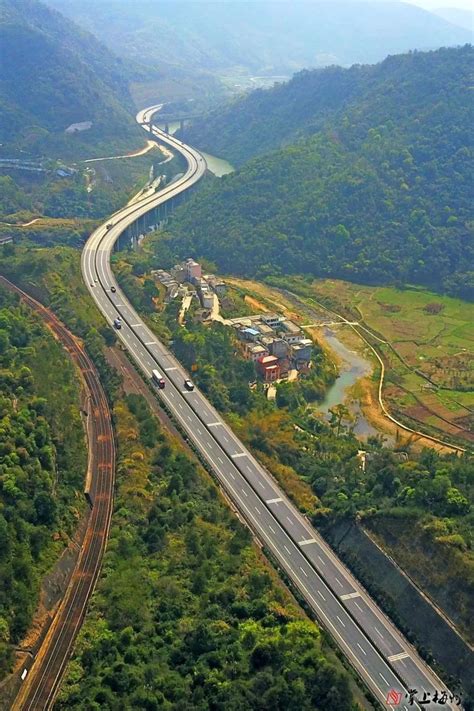 【扩散】梅河高速隧道路面施工，回梅州要绕行...|梅河|梅州|施工_新浪新闻
