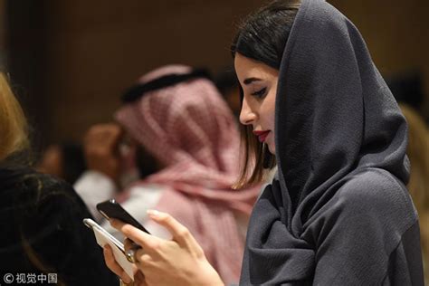 沙特妇女首次获得选举权和被选举权_滚动新闻_新浪财经_新浪网