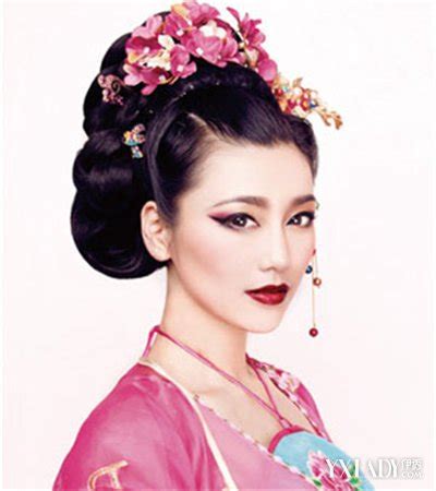 唐装发型温柔女生头像