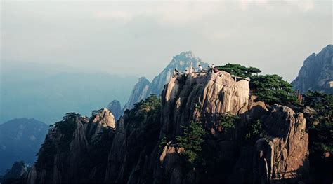 中国十大爬山旅游景点，黄山看日出值得一去_巴拉排行榜