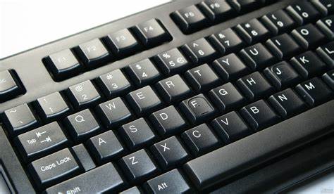 台式电脑键盘插哪个位置