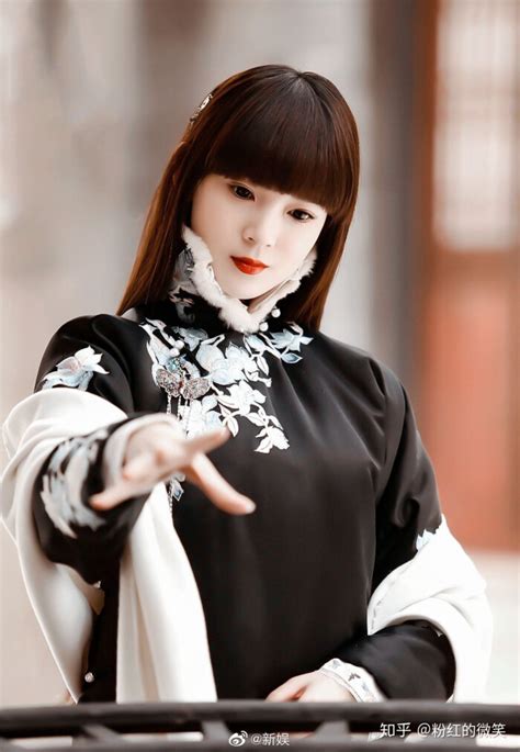 岳绮罗图片