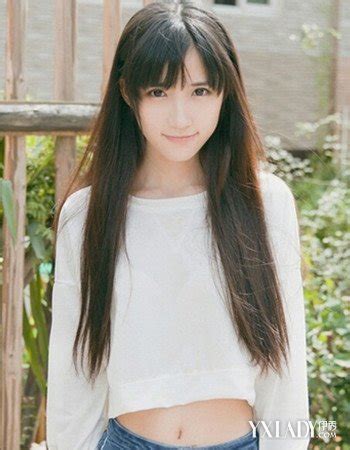 刘海直发甜美女生头像