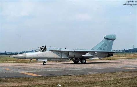 冷战“渡鸦”，EF-111电子战飞机的故事_凤凰资讯
