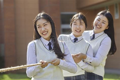 穿着校服上学的韩国初高中生高清图片下载-正版图片502237503-摄图网
