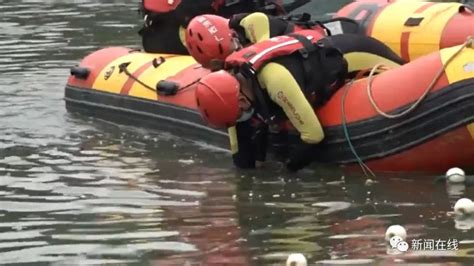 拿泡沫垫在江上玩耍，三名初中女生不幸溺亡|钦州市_新浪新闻