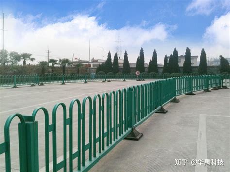 京式护栏 异形圆管市政工程施工固定埋地活动移动隔离分道防撞栏-阿里巴巴