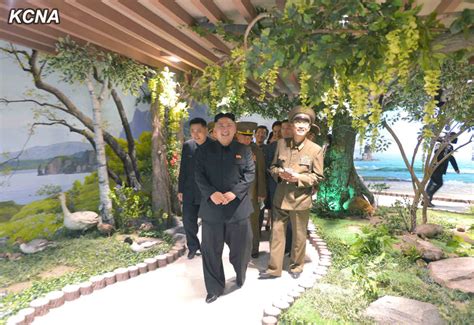高清：朝鲜学生参观新建成的水族馆 感叹似"海底龙宫"【24】--国际--人民网