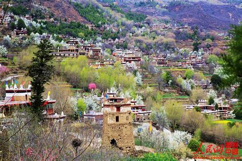 Jiaju Tibetan village in the mountain, Danba, Sichuan Province, China ...