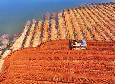 江西抚州：高标准农田建设忙-人民图片网