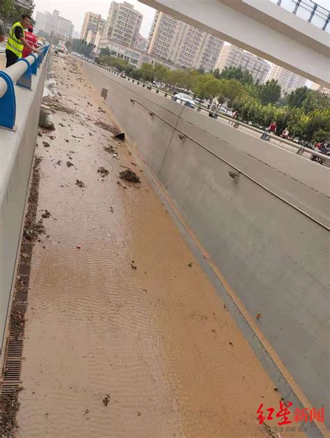 京广南路航海路下穿隧道目前积水已下降3米左右_手机新浪网
