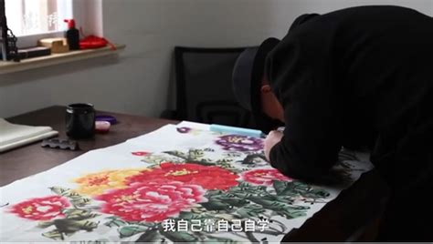 Visually impaired artist creates vivid paintings_我苏网