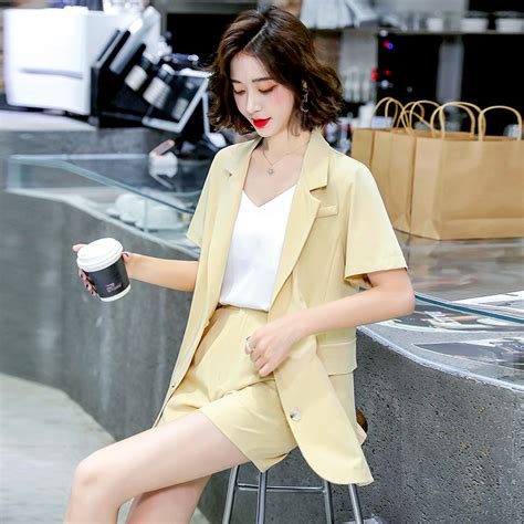 西装短款甜美女生头像