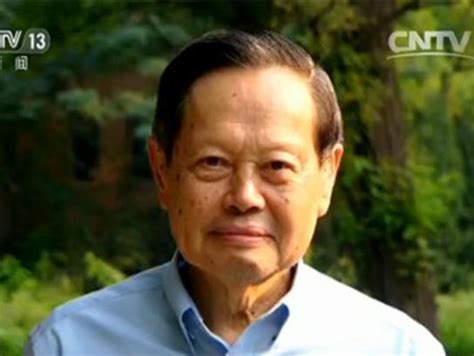 在世物理学家第一人，35岁就获得了诺贝尔奖，杨振宁有多伟大？