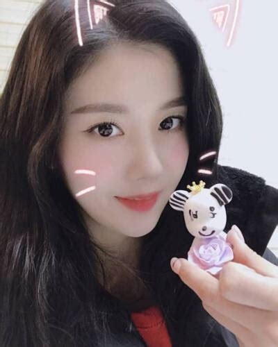 女爱豆权恩菲图片