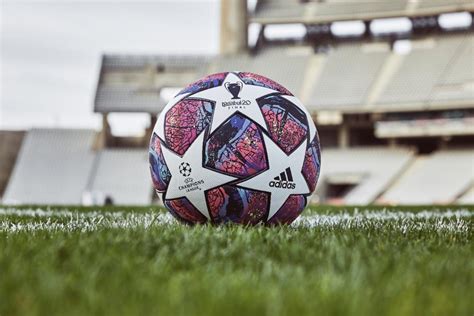 360体育-阿迪达斯公布欧冠淘汰赛用球：紫红主色调搭配黑色线条