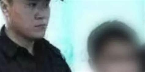 湖南12岁弑母男孩被释放 欲返校遭学生家长反对_手机新浪网