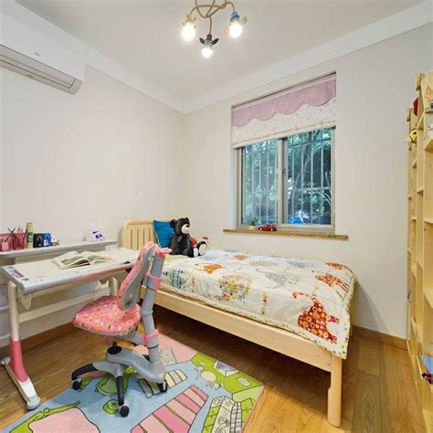 儿童房是孩子的卧室、起居室和游戏空间，应增添有利于孩子观察、西裤、游戏的成分。儿童房装饰品注重选择一-家居美图_装一网装修效果图