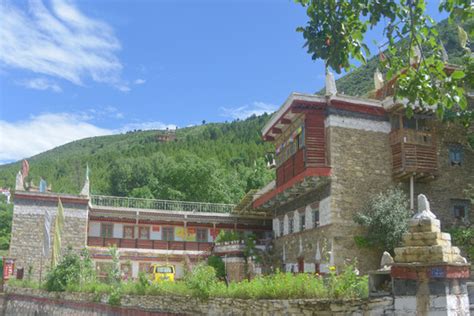中路藏寨和甲居藏寨哪个更好、丹巴哪个藏寨最值得去-旅游攻略-中青旅(四川)国际旅行社有限公司