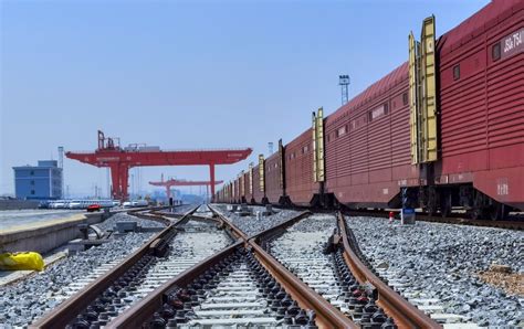 “南京龙潭港-上海芦潮”集装箱铁路货运专线正式开通-港口网