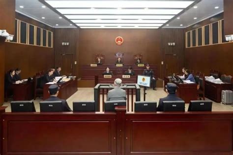 上海一中院一审公开开庭审理被告人郑建华受贿、贪污、挪用公款、国有公司人员滥用职权案