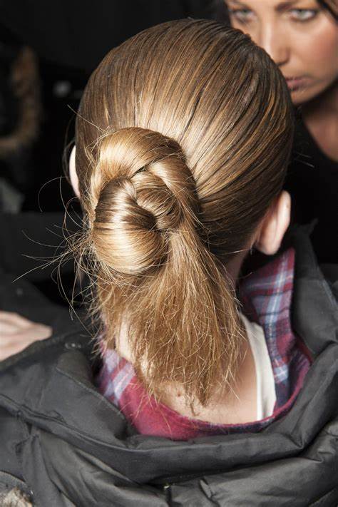 The pun hairstyle - half bun, half ponytail - how to & pictures ...