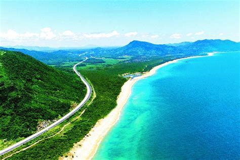 中国的海南吸引了全球旅游者，不仅仅只是海滩