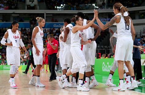女篮决赛-美国101-72击败西班牙连续6届奥运夺金-直播吧zhibo8.cc