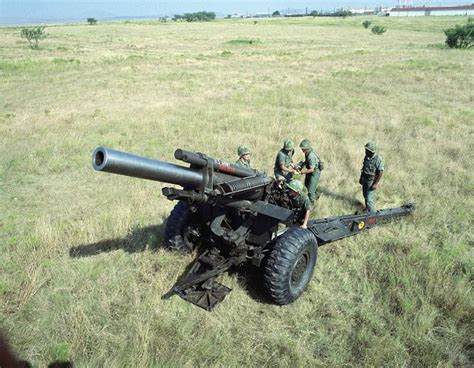 俄罗斯2S7M“马尔卡”203毫米重型火炮在行动！__财经头条