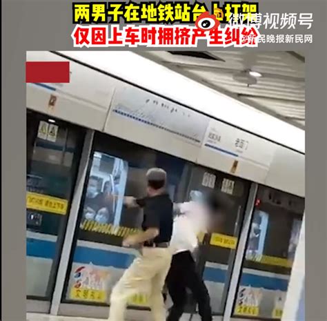 西安地铁回应男子穿鞋翘腿横躺座位：遇到会劝阻，主要靠乘客自觉_凤凰网视频_凤凰网