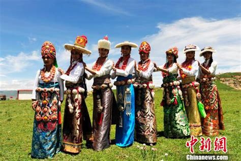 华贵典雅的阿坝安多藏族服饰 图片 | 轩视界