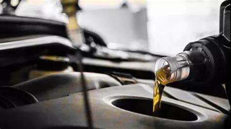 润滑油厂家告诉您润滑油中的水会加速油品的老化